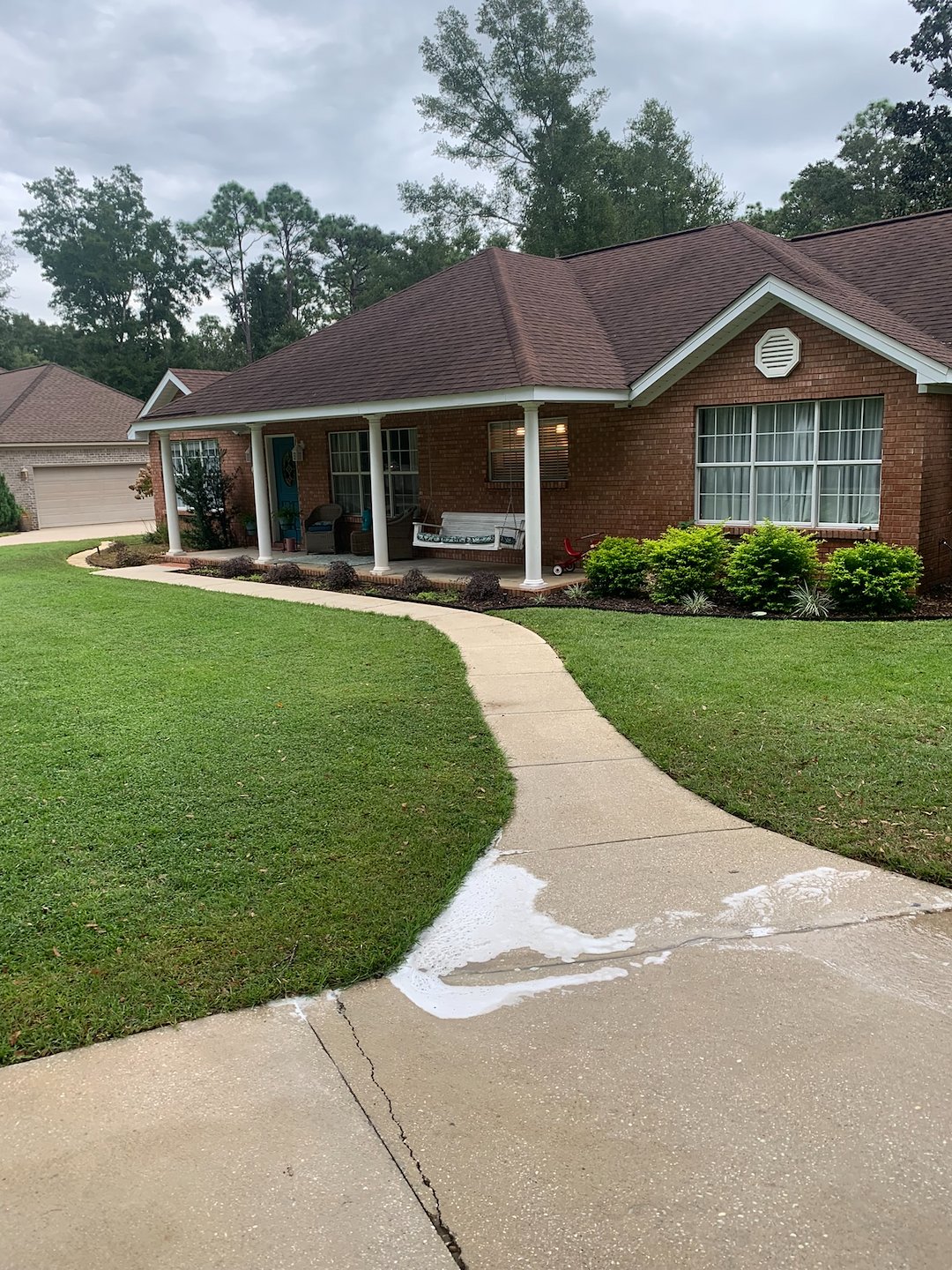 Outstanding sidewalk and driveway cleaning. Summerdale Al.